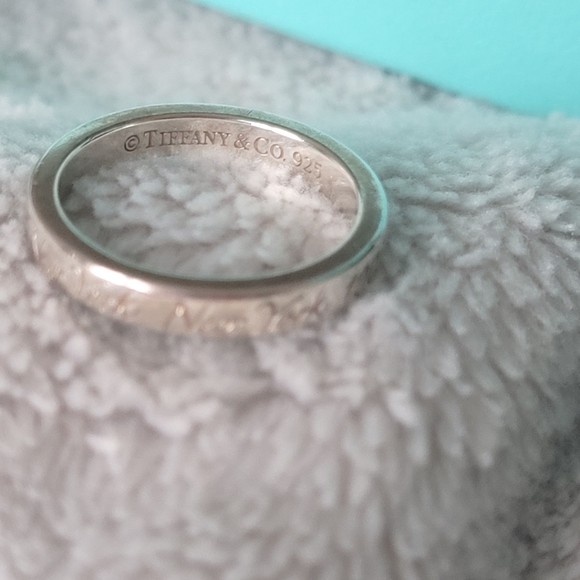Tiffany & Co Notes 727 Fifth Ave, Narrow, Ring - Picture 3 of 4